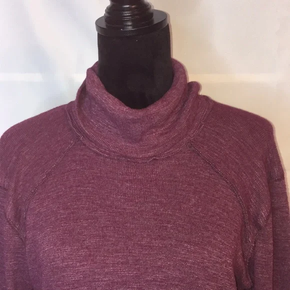 We The Free split back maroon turtle neck . Medium - Picture 3 of 6